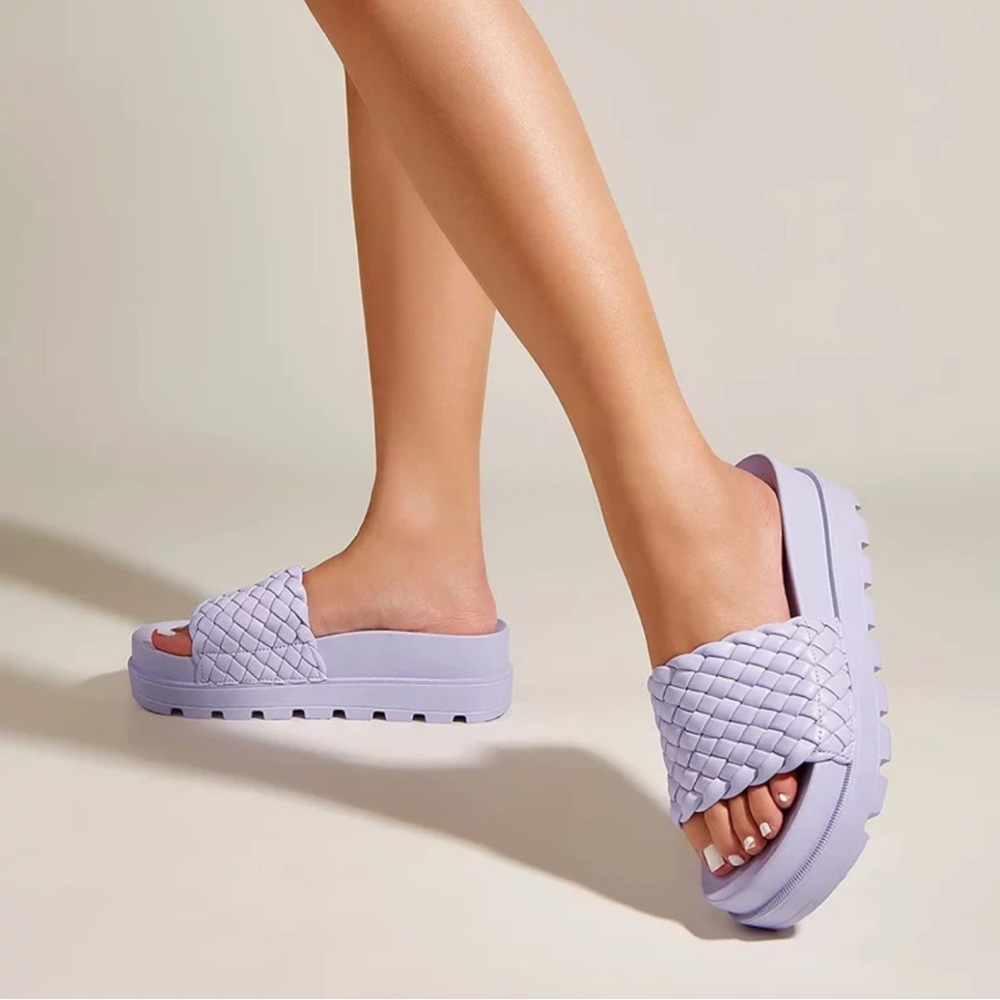 🔵”NWOT” Lavender Woven Platform Slide Sandals